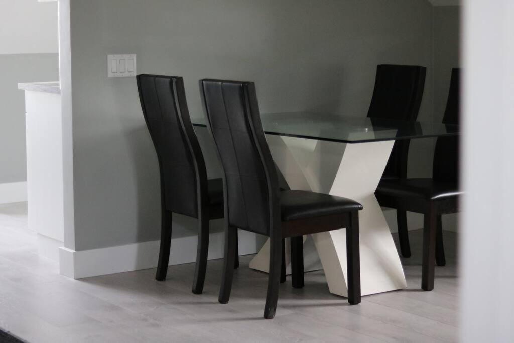 Unique Modern Luxury 2 Bedroom Apartment Rental Chapleau Екстер'єр фото