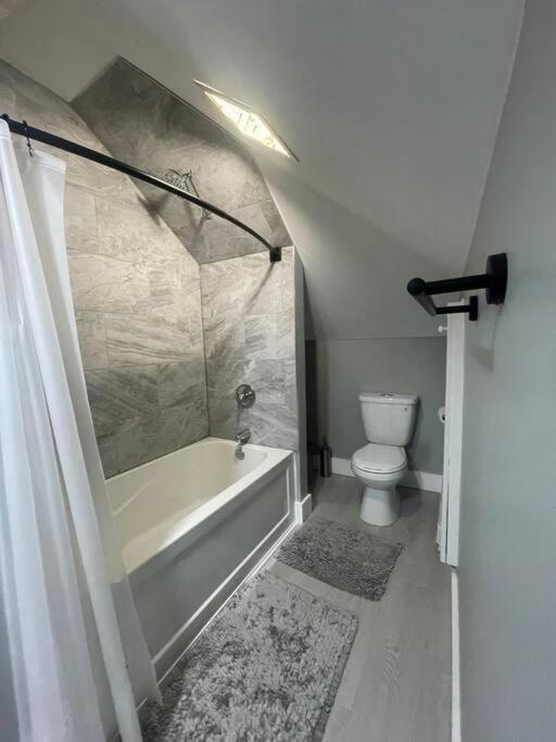 Unique Modern Luxury 2 Bedroom Apartment Rental Chapleau Екстер'єр фото
