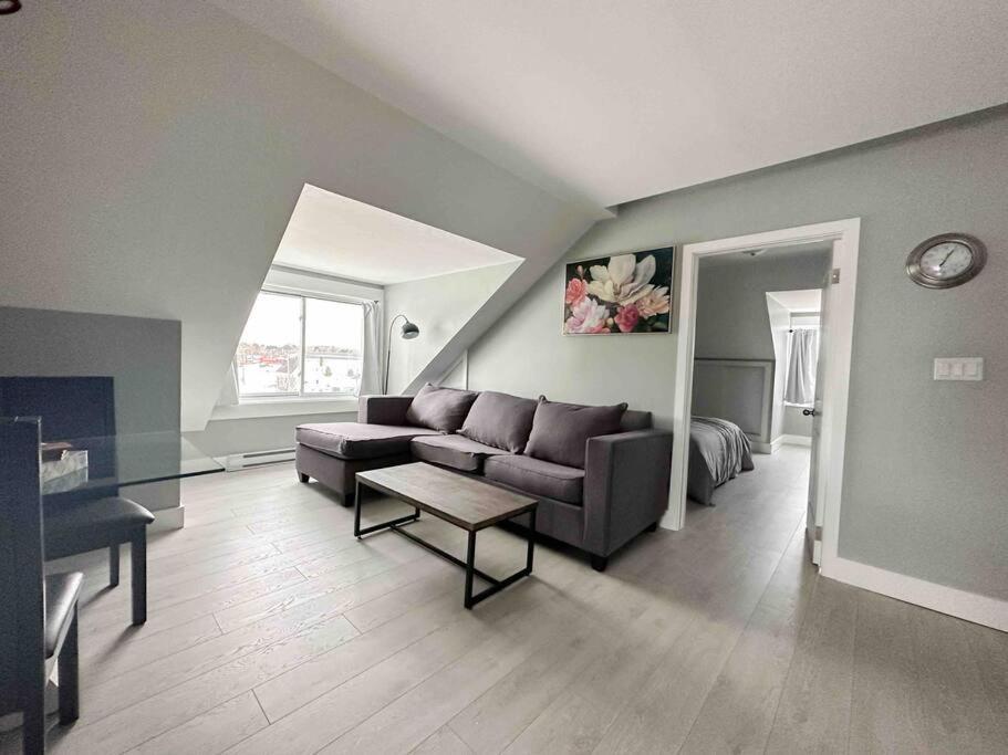 Unique Modern Luxury 2 Bedroom Apartment Rental Chapleau Екстер'єр фото